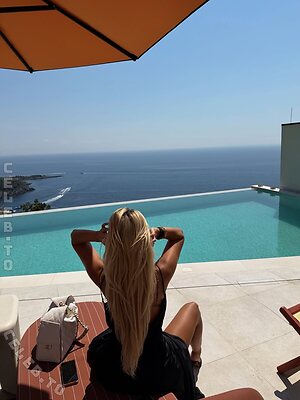 Luana Vjollca photo