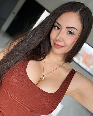 Lucieg lucieg.momlife sexy_brune leaked photo #20