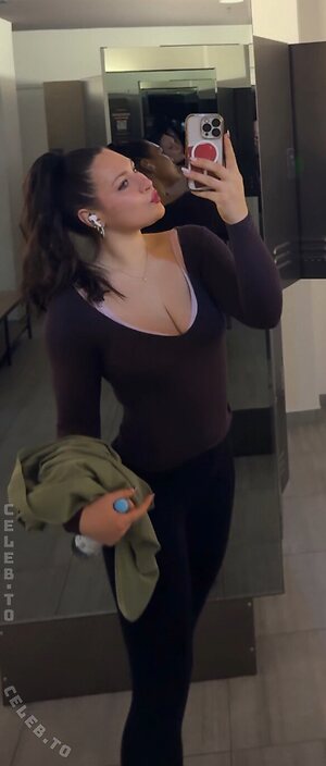 Lucy Lacht Nude Leaked Photo #7