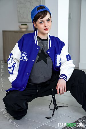 Lucy Lotus Nude Leaked Photo #7