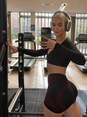 Lucy Newcombe leaked photo #5