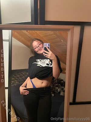 Lucyyy06 Nude Leaked Photo #34