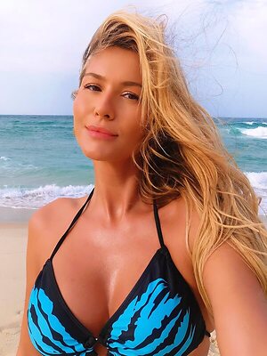 Lívia Andrade leaked photo #6