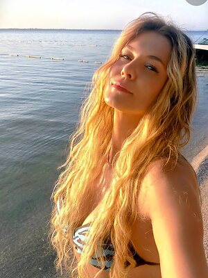 Lívia Andrade leaked photo #18