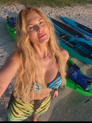 Lívia Andrade leaked photo #19