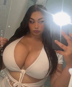 lxoniemxrie Nude Leaked Photo #6