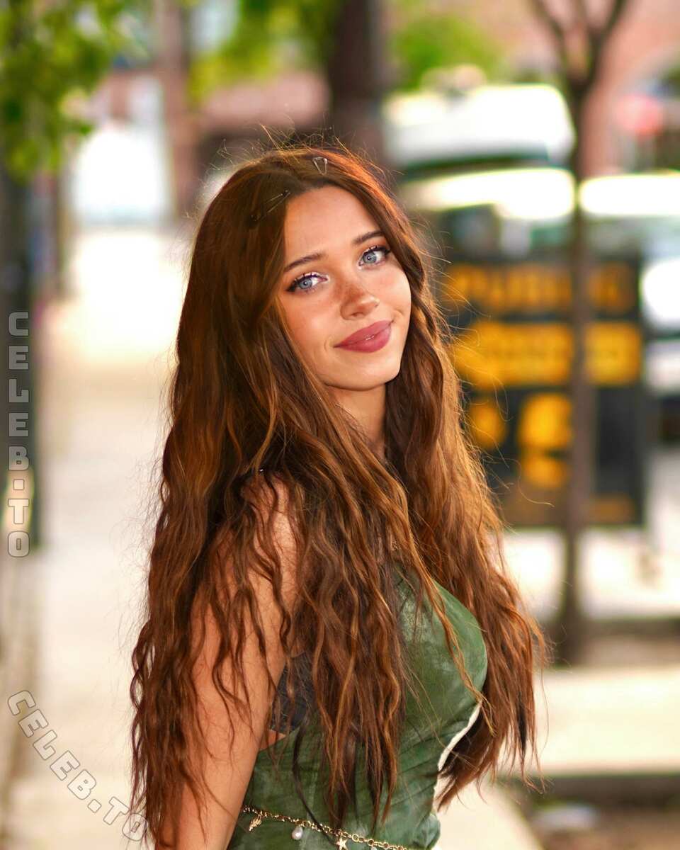 Lydia Violet photo