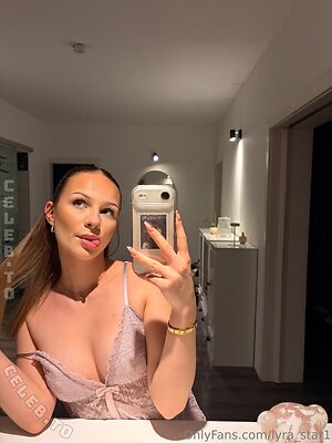 lyrafoxx Nude Leaked Photo #22