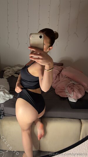 lyrafoxx Nude Leaked Photo #40