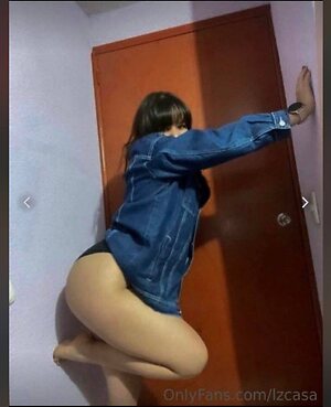 Lzcasa Nude Leaked Photo #16