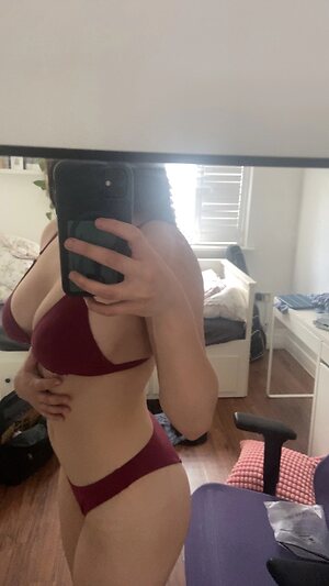 @m3rie_r0ze leaked photo #5