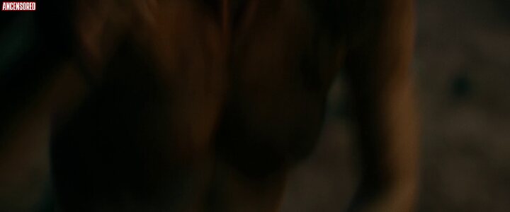 Mackenzie Davis leaked photo #24