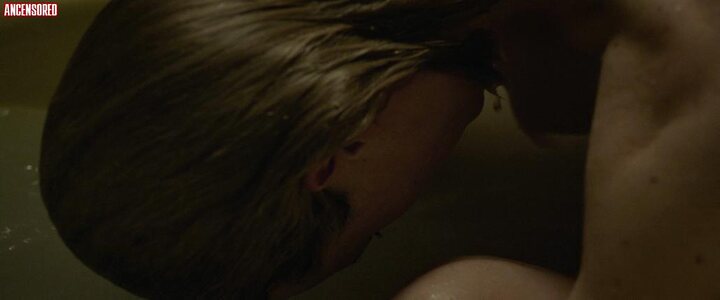 Mackenzie Davis leaked photo #36