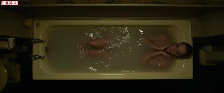 Mackenzie Davis leaked photo #37