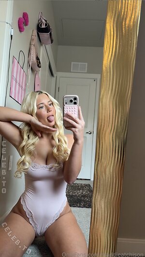 Maddie May / Maddieatchison leaked photo #2
