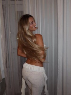 Madeline H Nude Leaked Photo #9