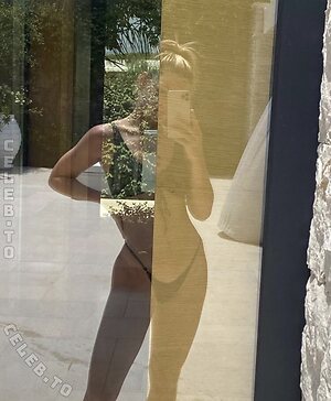 Madelyn Cline Nude Leaked Photo #13