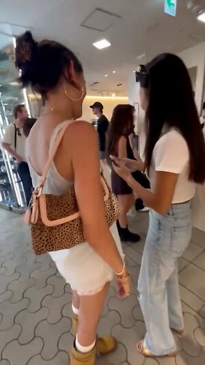 Madison Beer Hot leaked photo #6