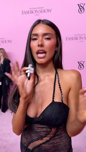 Madison Beer Hot leaked photo #21