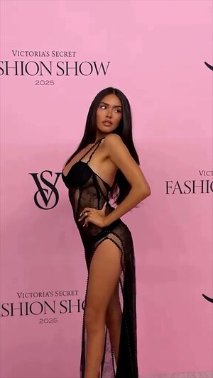 Madison Beer Hot leaked photo #22