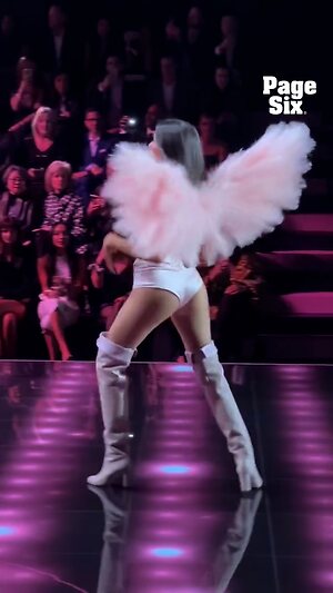 Madison Beer Hot leaked photo #36