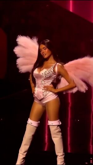Madison Beer Hot leaked photo #37