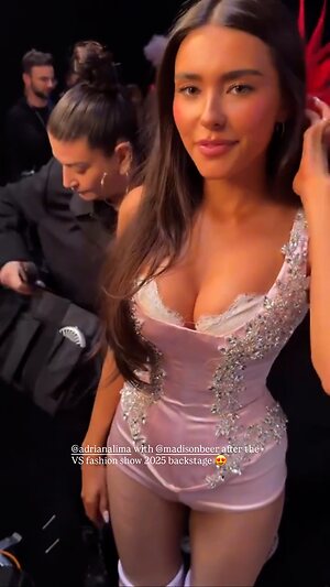 Madison Beer Hot leaked photo #46