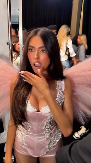 Madison Beer Hot leaked photo #48