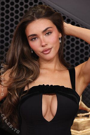 Madison Beer Nude Leaked Photo #27