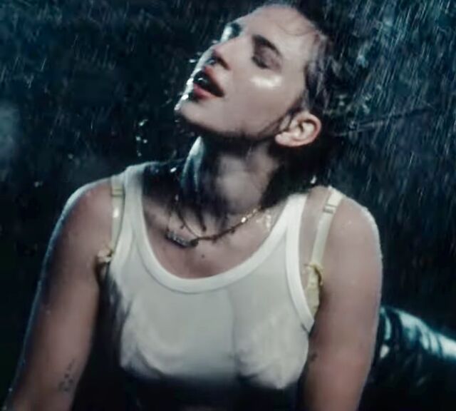 Mae Muller leaked photos