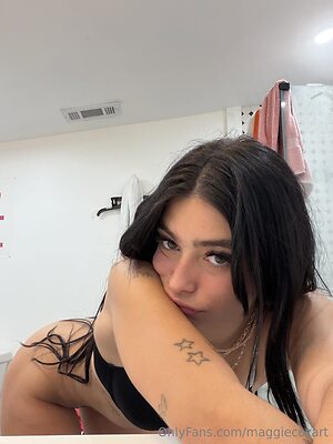 Maggie Cozart leaked photo #6