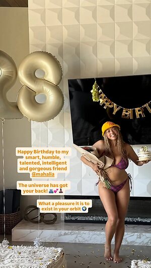 Mahalia Nude Leaked Photo #15