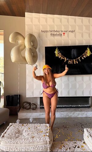 Mahalia Nude Leaked Photo #16