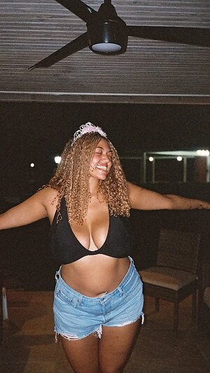 Mahalia Nude Leaked Photo #24