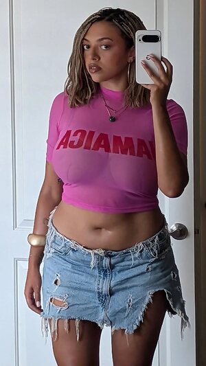Mahalia Nude Leaked Photo #59