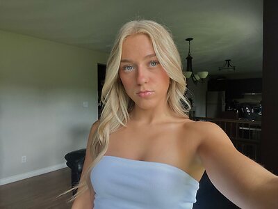 Maija Potvin leaked photo #2