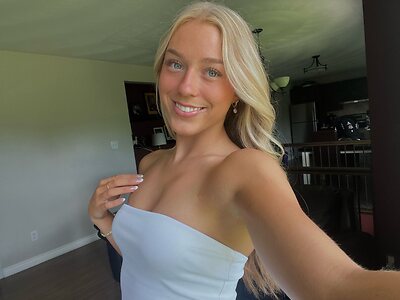Maija Potvin leaked photo #3