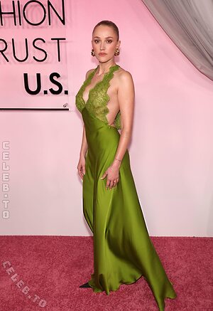 Maika Monroe Nude Leaked Photo #6