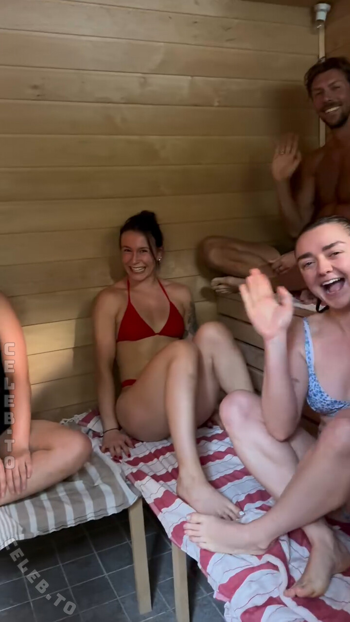 Maisie Williams photo