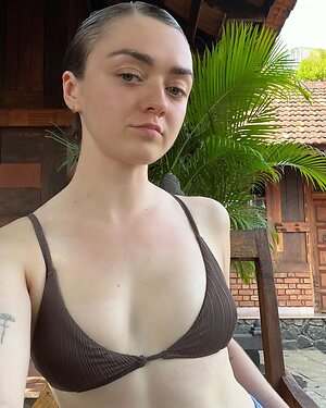 Maisie Williams leaked photo #256