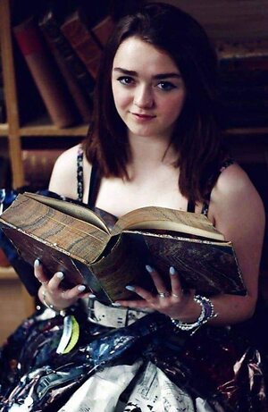 Maisie Williams leaked photo #272