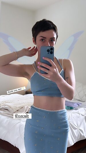 Maisie Williams leaked photo #297