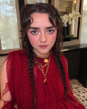 Maisie Williams leaked photo #313