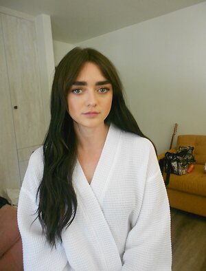 Maisie Williams leaked photo #329