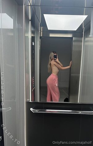 Maja Holf photo