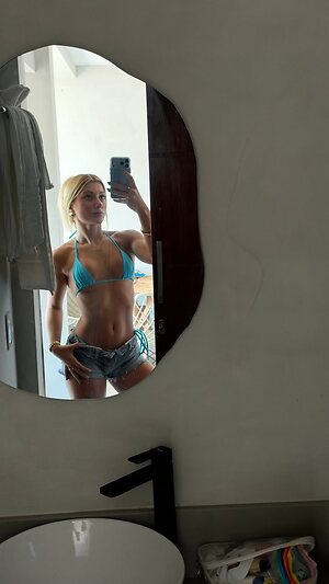 Manuela Vagueiro leaked photo #5