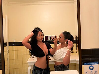 mar1uhh leaked photo #8