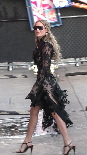 Margot Robbie Hot leaked photo #9