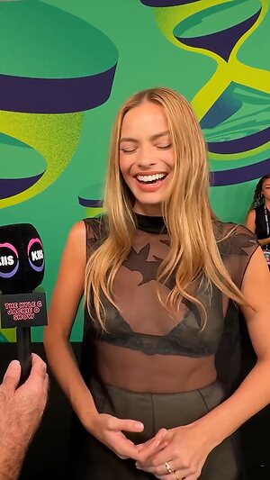 Margot Robbie Hot leaked photo #37