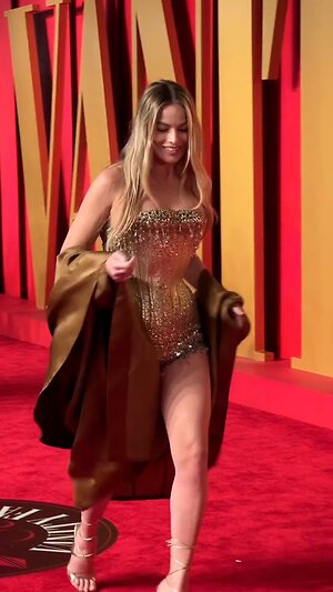 Margot Robbie Hot